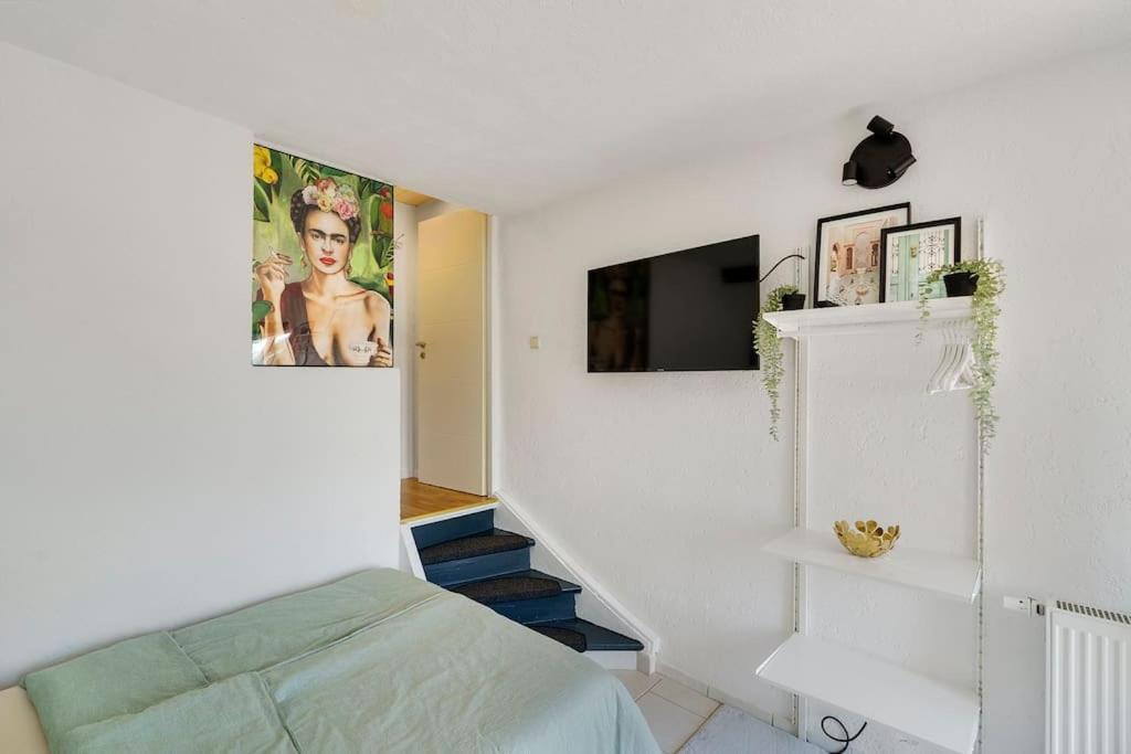 Tiny With Spacious Terrace On The Rhine * Neuwied